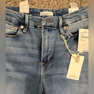 Good American Good Legs Jeans GLO14T
Indigo268 size: 6/28 Inseam 28”